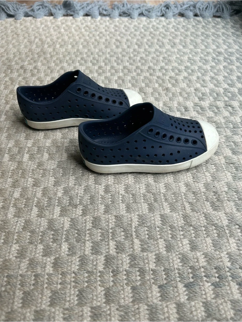 Native Jefferson Kids Water Shoes Slip-On in Navy with White Toe